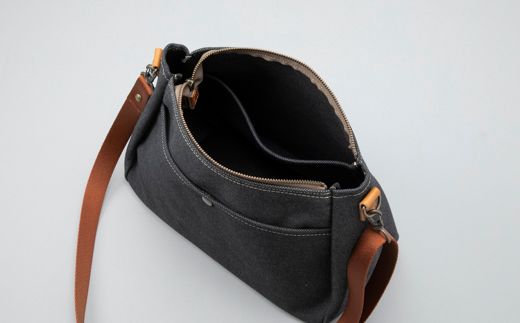 【J-196】ｋｉｉ工房　帆布かばん　プランプショルダー　先染め黒 【高島屋選定品】