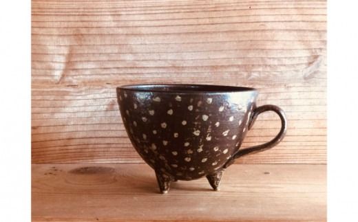 ＜南陶窯＞三つ足カフェオレボウル【ドット】 ☆ 読谷村 やちむん 陶器 焼き物 久場政一 沖縄 カップ 水玉 うちなーすぐりむん コップ 地場産品 手作り 人気商品 柄違い有 色違い有 ギフトに お祝いに オススメ 伝統工芸品