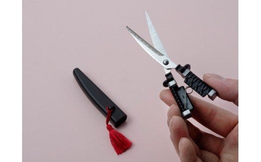 H4-22 御守り刀はさみ黒（開運）