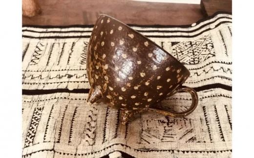 ＜南陶窯＞三つ足カフェオレボウル【ドット】 ☆ 読谷村 やちむん 陶器 焼き物 久場政一 沖縄 カップ 水玉 うちなーすぐりむん コップ 地場産品 手作り 人気商品 柄違い有 色違い有 ギフトに お祝いに オススメ 伝統工芸品