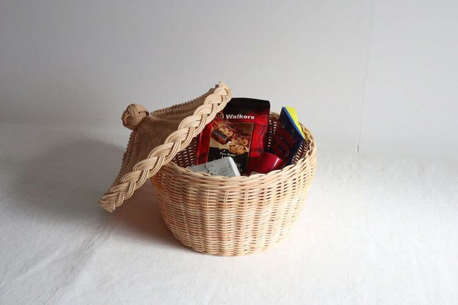 ふた付きのかご メリーゴーランド