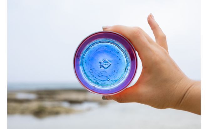 【RYUKYU GLASS WORKS 海風】残波の夕日ロックグラス（青）