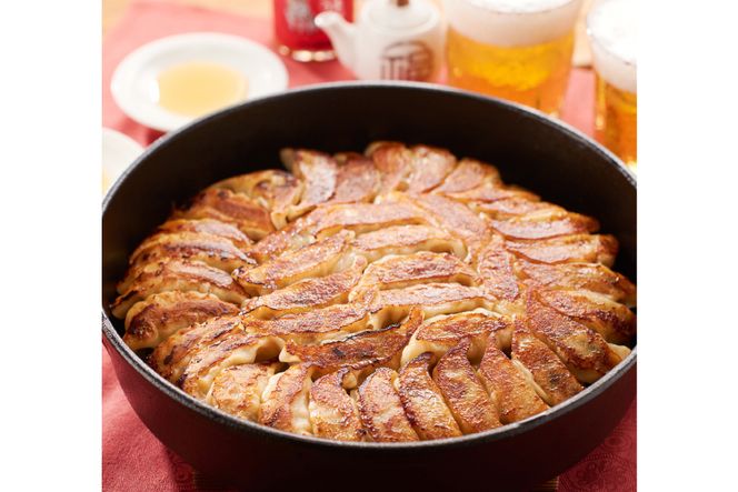 [博多鉄なべ餃子調味料セット] 餃子40個 & 博多うまポン300ml×1 & 博多うま柚子60g×1 / うまか堂本舗 / 福岡県 筑紫野市 [21760423] 餃子 ぎょうざ ポン酢 ぽん酢 柚子胡椒 柚子こしょう