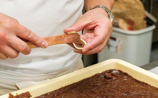 0B1-24 南蛮落花生チョコレートもなか（6個入り）