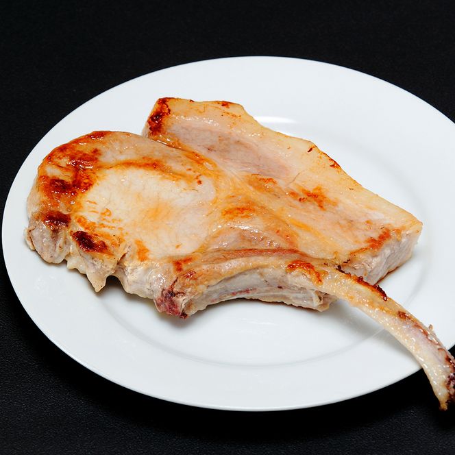 106 北海道産豚肉（骨付ロース）【3.0kg前後】 44,000円
