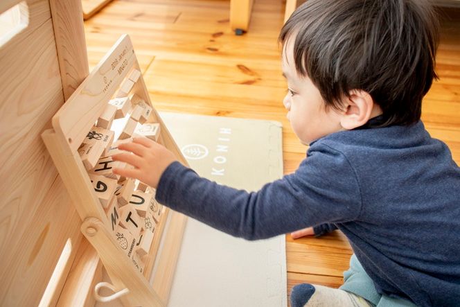 木製おもちゃ アルファベット【檜のおもちゃ ＩＫＯＮＩＨ】 ≪桧 おもちゃ ヒノキ ひのき 木育 知育≫