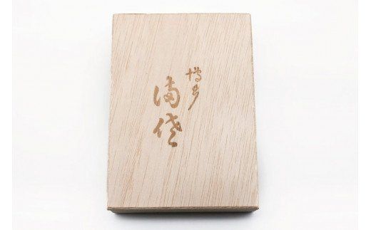 【贈答にも◎】辛子めんたい昆布漬 300g《木箱入り》 [博多料亭 満佐 福岡県 筑紫野市 21760006]