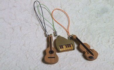 職人が丹精込めて作ります！木製ストラップ(楽器シリーズ）　ストラップ ギター バイオリン ピアノ 木製 手作業