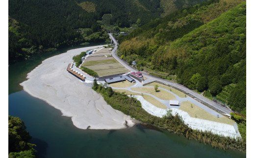 スノーピークおち仁淀川キャンプフィールド「住箱-jyubako-」ペア宿泊チケット