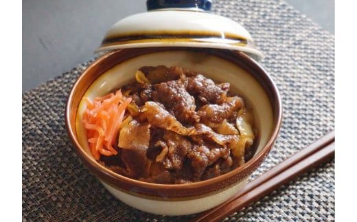 【但馬牛 究極の但馬牛 こま切れ肉1㎏（500g×2パック）冷凍】発送目安：ご入金後1ヶ月程度 配送日の指定はできません。「満天 青空レストラン」で紹介されました！但馬玄は脂肪融点が低い不飽和脂肪酸を多く含むマグロのようなあっさりとした脂が特徴です。天然素材を中心とした独自配合飼料で丁寧に育てています。牛肉 しゃぶしゃぶ しゃぶ すきやき 焼肉 香美町 上田畜産 01-14