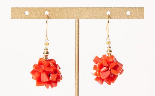 血赤サンゴのデザインピアス［K18アメリカンピアス］_kn055