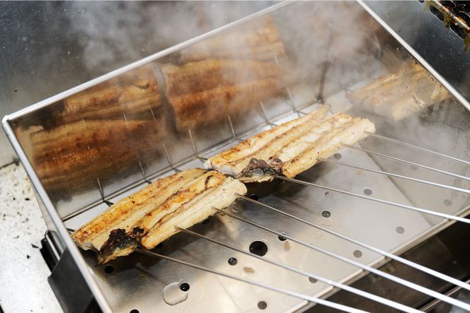 【職人手焼き】国産特大うなぎ白焼1尾(約170g前後)【国産 うなぎ 鰻 ウナギ 極上 白焼き 香ばしい 旨味 スタミナ 抹茶塩 山椒】(H097109)