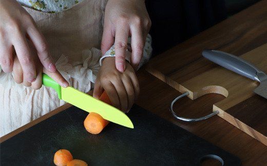 H5-194 さやえんどうの形をした小さなこども包丁