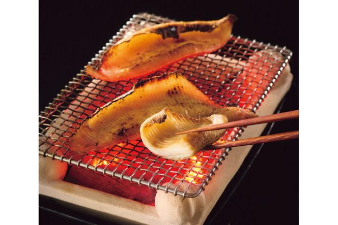 日本贈りめし×凍眠市場 三陸産干物 5種セット 計900g（さば 300g アジ 150g タイ 150g タチウオ 200g エイヒレ 100g） [シャディ 宮城県 気仙沼市 20564031] 干物 サバ 鯖 鯵 あじ 鯛 たい えいひれ 太刀魚 たちうお 魚 魚介 冷凍 