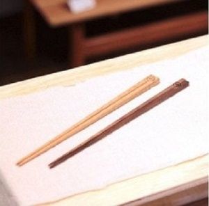 不要になった古い家具の木材から作ったお箸 2膳セット※沖縄県、離島への配達は不可。