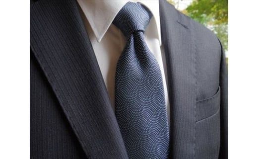 郡内織物「富士桜工房」シルクネクタイ 鮫小紋・富士山 紺 FAA1009