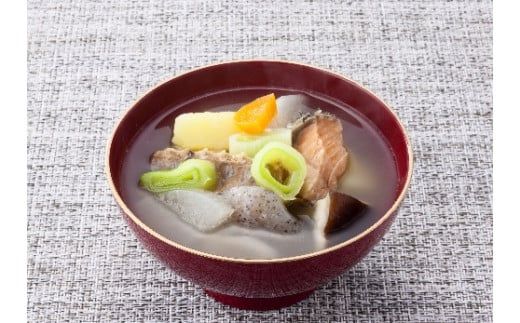 【2025年12月中旬より発送】新巻鮭 丸ごと 1本(輪切り) 