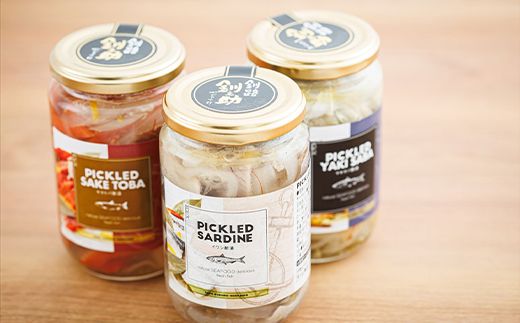 3種類の 魚の 酢漬け 340g×2コ 計6コ | ピクルス風のお酢に漬け込む 釧之助の ピクルド イワシの 酢漬け ピクルドサーディン 鰯 酢漬 焼サバの ピクルドヤキサバ さけ サケ シャケ 釧之助本店でも 大人気の 酢漬 冷凍 調理済み 一人暮らし セット おかず 魚介類 海鮮 絶品 人気 笹谷商店 直営 釧之助本店 高級 北海道 釧路町 釧路超 特産品 121-1920-118