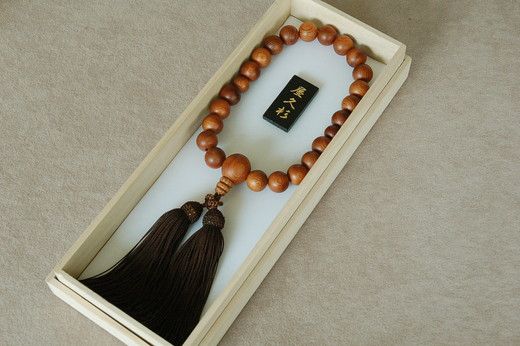 1400年の歴史を誇る近江の数珠職人が手掛けた 男性用 屋久杉の念珠【F012SM】