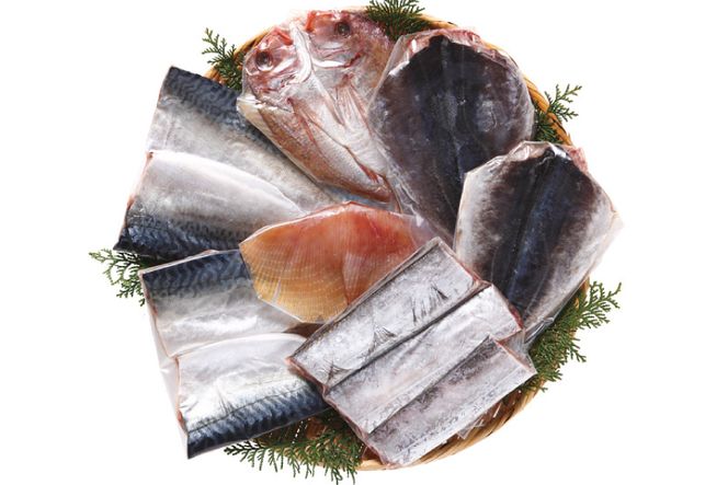 凍眠市場 三陸沖産 干物セットB 5種 計1350g ( さば 300g×2 アジ 150g×2 タイ 150g タチウオ 200g エイヒレ 100g） [シャディ 宮城県 気仙沼市 20564018] 干物 サバ 鯖 鯵 あじ 鯛 たい えいひれ たちうお 太刀魚 魚 魚介 冷凍 