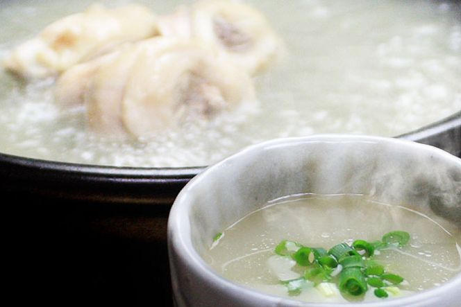 博多水炊き セット (切り身・つみれ) 4～6人前 [ベネフィス 福岡県 筑紫野市 21761416] 水炊き 鶏 鶏肉 とり肉 ありた鶏 鶏団子 つみれ 本場 スープ 国産