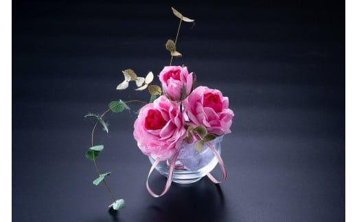 【まゆ玉から生まれる花 まゆ花（別名：シルクフラワー）】 まゆ花アレンジメント バラの花3本とユーカリリーフ2本 A4217