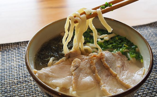 【みやんち】沖縄県産豚・魚だしの旨味「沖縄そば」2人前