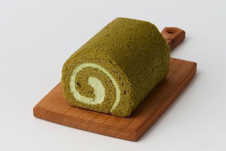 【プレミアム米粉ロールケーキ】神埼桑菱茶ロール 【グルテンフリー 保存料不使用 贈り物 お歳暮 お中元 お祝】(H053215)