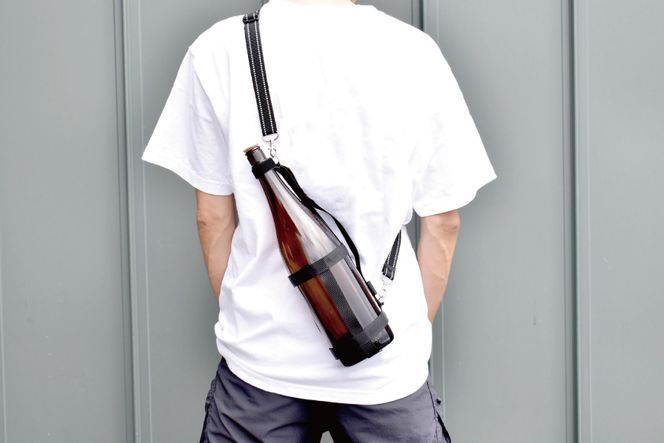 一升瓶を背負える　一升瓶ホルダー [本橋テープ 静岡県 吉田町 1112273]