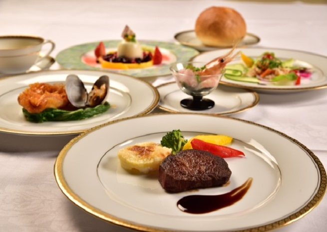 951.屈斜路プリンスホテル　コーナールーム２名１室　料理長こだわりのコースディナー1泊2食付き