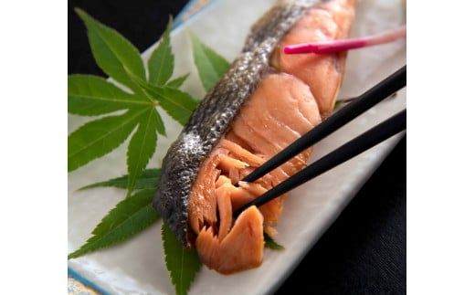 永徳 鮭乃蔵  塩引鮭4切･秋鮭味噌漬4切 1007009