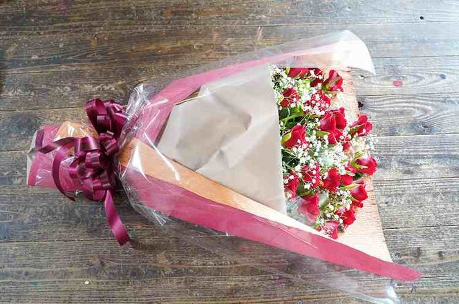 【永遠の人気】赤バラとカスミソウの花束 H092-058