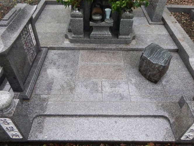 R5-486．四万十市エリアお墓掃除代行サービス〈お墓の広さ9㎡以内、年2回分作業〉