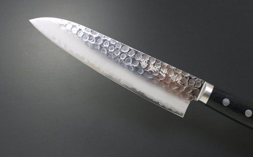 H32-23 兼常作 鎚目VG-1 黒合板柄 剣型包丁 180mm（KC-945） ～よく切れる ステンレス 職人業 職人魂 関の刃物 海外でも人気～