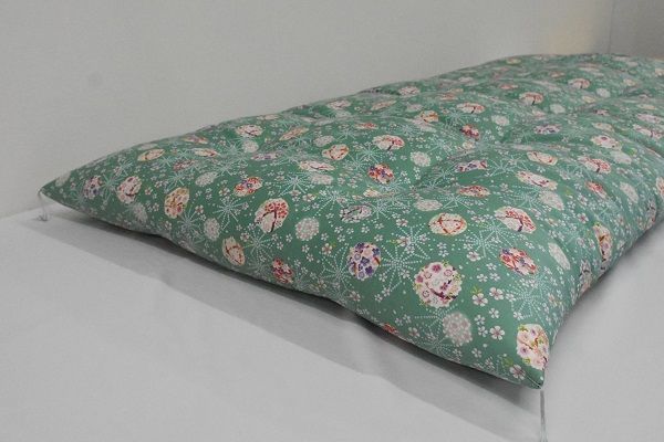 O15純綿わた入り手作り敷ふとん　色ブルー系　柄おまかせ