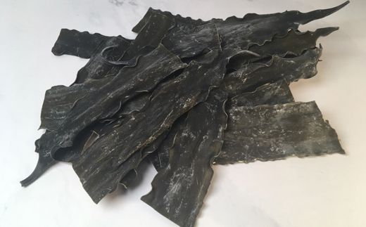 ＜北海道産＞固定観念を覆す「二刀流昆布」！黄金に輝くダシと濃厚な味わいの食べる黄金昆布 85g×3コ 北海道 釧路町 釧路超 特産品 121-1265-01