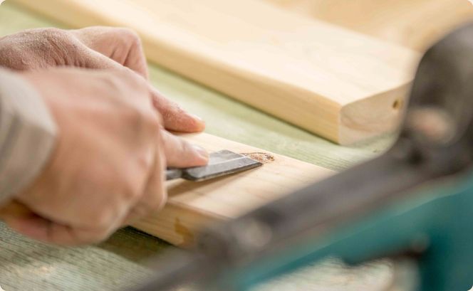 【国産ヒノキ・無垢の木】ヒノキのいす(ひじ掛けあり)_0歳児向け N-mp-A02A