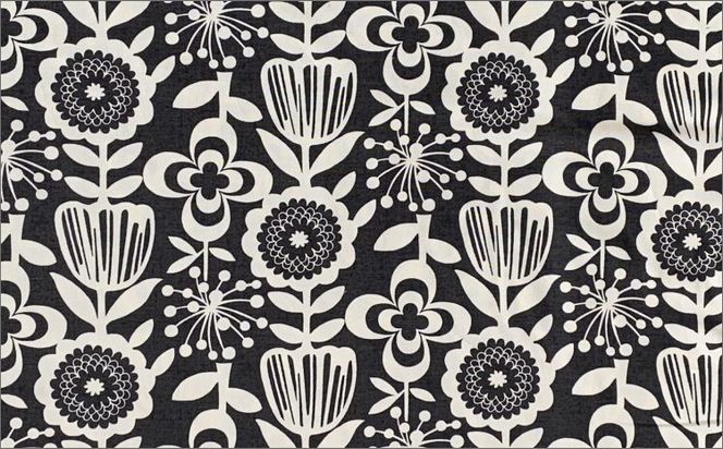 健康のお手伝い　手作り　骨盤枕、首枕(モノクロ花柄)　HT00029