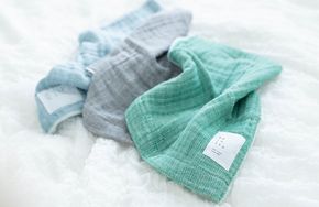 099H1795 抗菌・防臭のナチュラルな特殊織ガーゼのハンドタオル 3枚 グリーン グレー スモークブルー【泉州タオル 国産 吸水 普段使い シンプル 日用品】