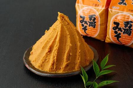 九州醤油万両煮物醤油(いろいろ使えてうまいっ醤入り)(H-1) 【煮干し かつお こんぶ しいたけ だし うまいっす みそ】(H016167)