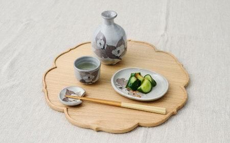 和紙染草花文ぐい呑 【日の隈窯 和紙染 神埼市 和紙 佐賀 陶器 粉引き 鉄絵 草花 窯元 陶芸作家】(H025107)