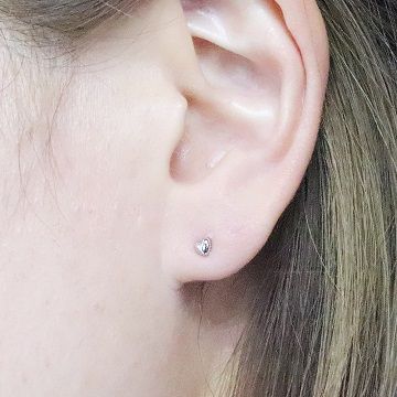 プラチナ　３ｍｍ　ハート　ピアス　BQ-33