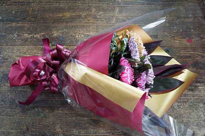 【おしゃれな染花】シックな色合いのカラーリングマムの花束 H092-056