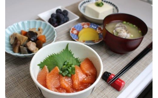 漬け丼の具(サーモン2・ぶり2・タラ2)＆お刺身（しめさば1・炙り1）セット【0tsuchi00391-23-11】