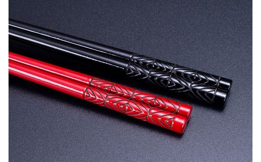 【村上木彫堆朱】イヨボヤ（鮭）の箸置き・箸（21㎝）セット【朱】1071001