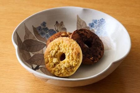 和紙染草花文菓子器 【日の隈窯 和紙染 和紙 佐賀 陶器 粉引き 鉄絵 草花 窯元 陶芸作家 器 皿】(H025112)