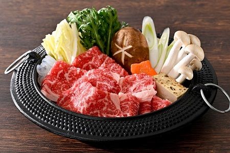 大人気！牛肉 肩ロース すき焼き用 セット 北海道 別海牛 牛の数日本一 まち全体が広大な牧場！ 北海道 別海産 冷凍 360ｇ