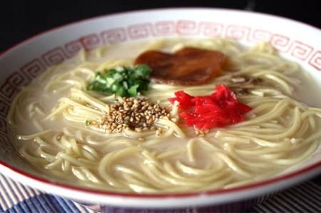 自宅で本格ラーメン・神埼とんこつ生ラーメン 10袋入 【 ご当地ラーメン 豚骨ラーメン とんこつラーメン 袋麺 乾麺】(H014126)