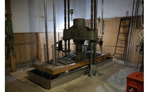 328. 純米吟醸久田見 720ml 桐箱入り (満寿美屋ラベル)