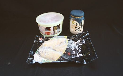 人気の組合せセットB | 銀だら味噌漬け 銀鱈 ぎんだら ギンダラ 魚 漬魚 味噌 いかの塩辛 イカ 烏賊 鮭フレーク 鮭 さけ サケ 魚介類 海鮮 絶品 人気 笹谷商店 直営 釧之助本店 高級 北海道 釧路町 釧路超 特産品 121-1920-130